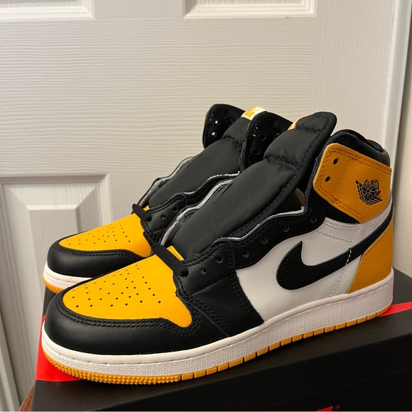Nike Air Jordan 1 Retro High OG ‘Taxi’ GS Size 6.5Y 575441-711 - Picture 1 of 13